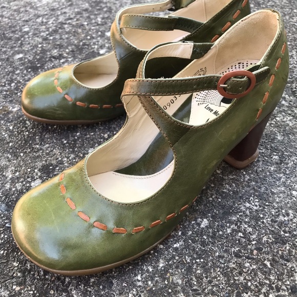 Heels - Picture 2 of 6